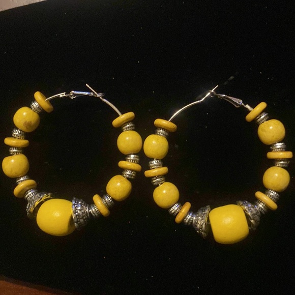 Fashion Hoop Pierced Earrings NWOT - Picture 2 of 2